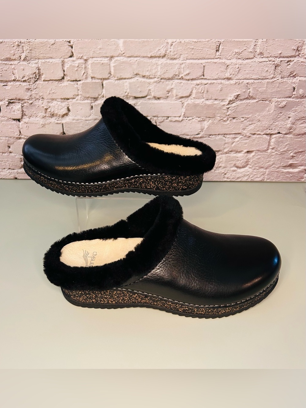 Dansko Black Leather Clogs Real Sheep Fur Real Comfort Size 9